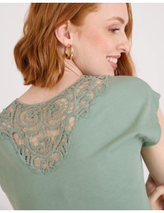 CAMISETA VERDE ENCAJE EN LA ESPALDA NAF NAF