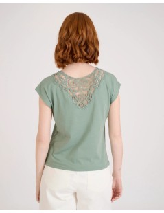 CAMISETA VERDE ENCAJE EN LA ESPALDA NAF NAF