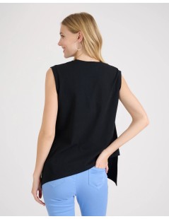 CAMISETA NEGRA CORTE IRREGULAR NAF NAF
